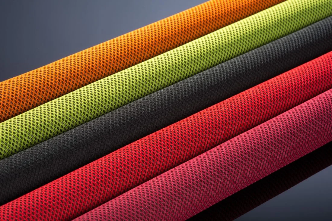Rouleaux carbone ultra-rigides et ultra-légers pour les lignes de production de textiles non-tissés.