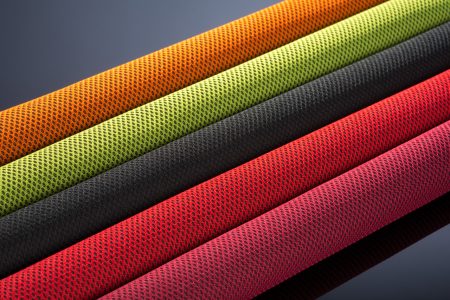 Rouleaux carbone ultra-rigides et ultra-légers pour les lignes de production de textiles non-tissés.