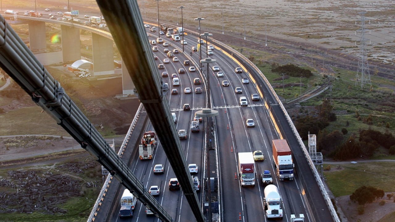 Le pont Westgate à Melbourne (Australie), 2ème plus gros chantier de l'histoire des composite carbone (40 tonnes), rénové grâce aux solutions carbone pour génie civil : Carbolam®