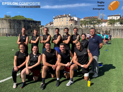 L'équipe de rugby d'Epsilon Composite au grand complet à quelques minutes du lancement du tournoi interentreprises.